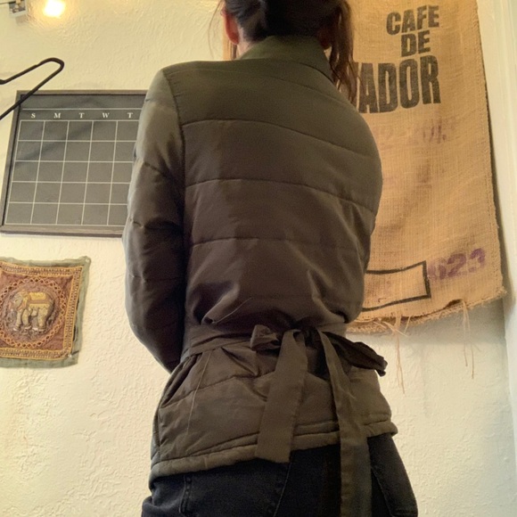 💚 green jacket 💚 - Picture 4 of 5